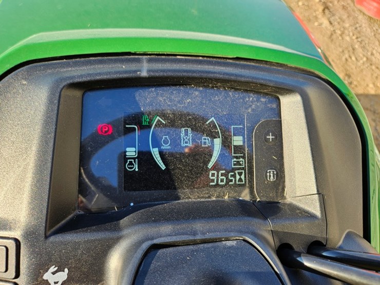 2019-john-deere-x738-image-24