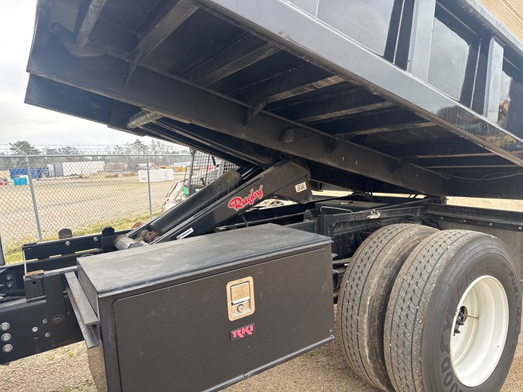 2025-ford-f650-image-24