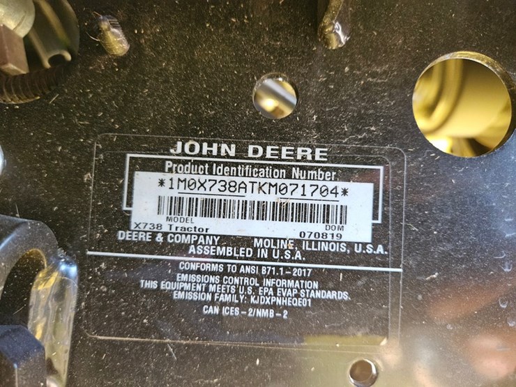 2019-john-deere-x738-image-25