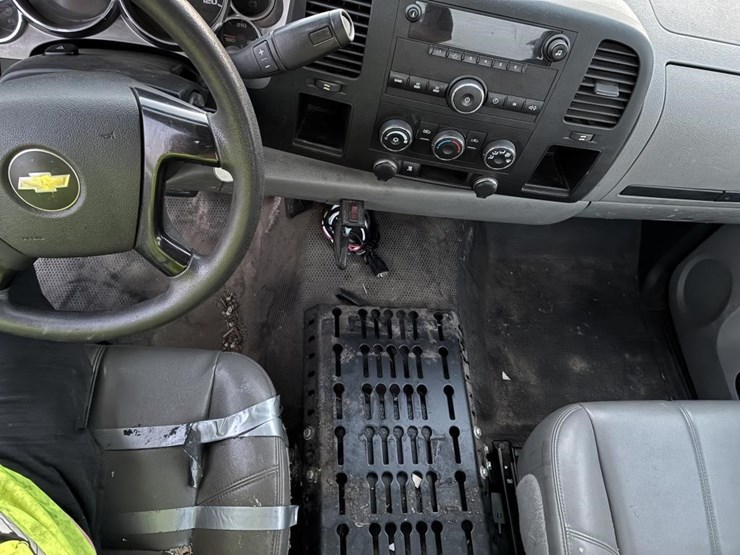 2011-chevrolet-2500-image-13