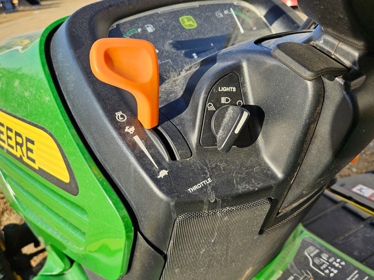 2012-john-deere-x720-image-16