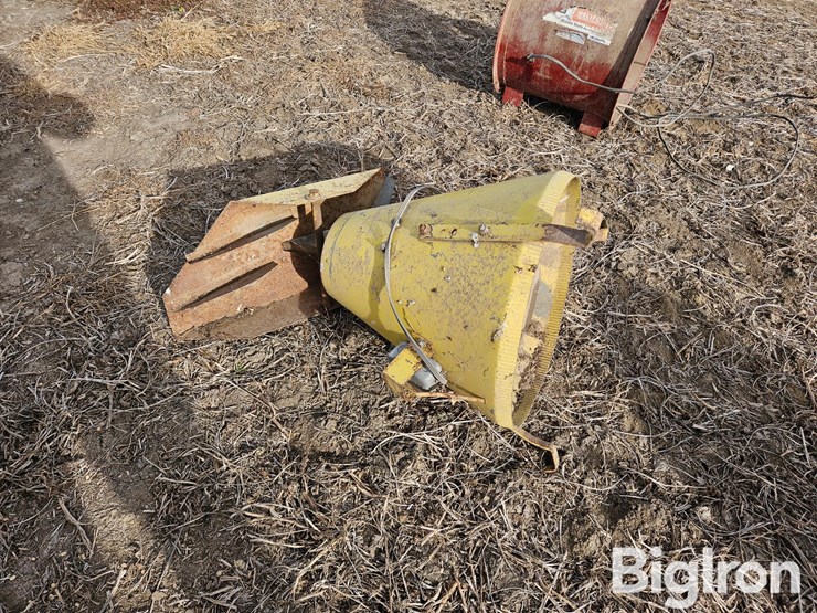 spread-all-a4e-2-bin-grain-spreader-image-6