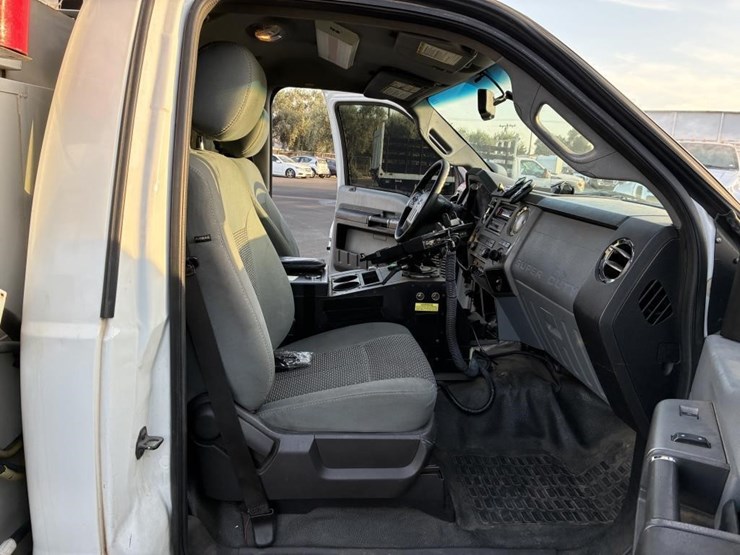 2012-ford-f550-image-9