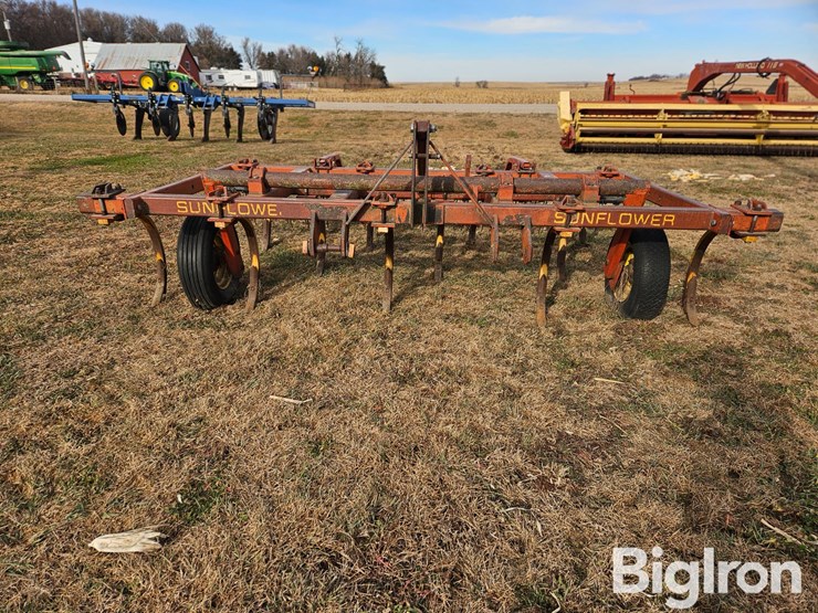sunflower-12-shank-chisel-plow-image-2