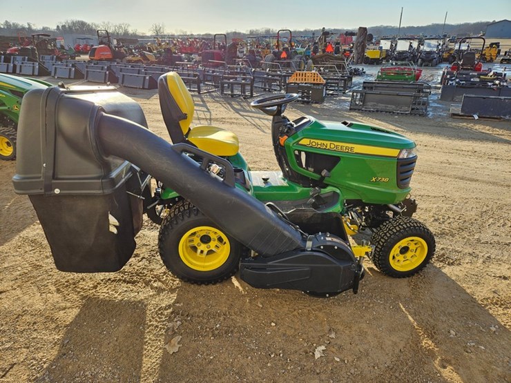 2019-john-deere-x738-image-6