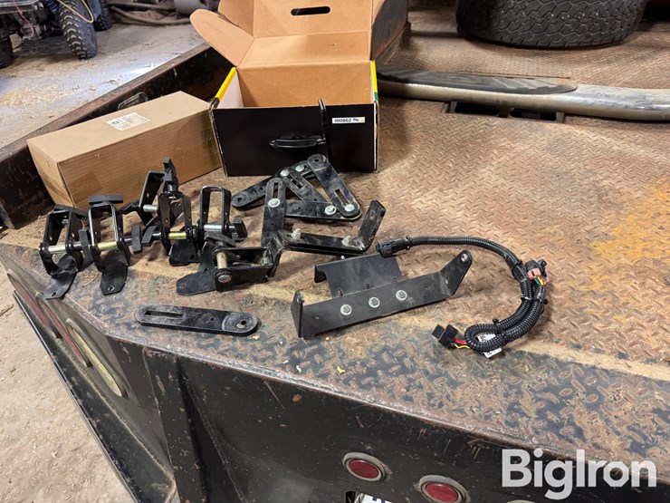 tractor-monitor-brackets-&-2630-harness-image-2