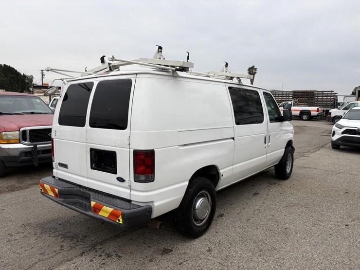 2006-ford-e350-sd-image-3