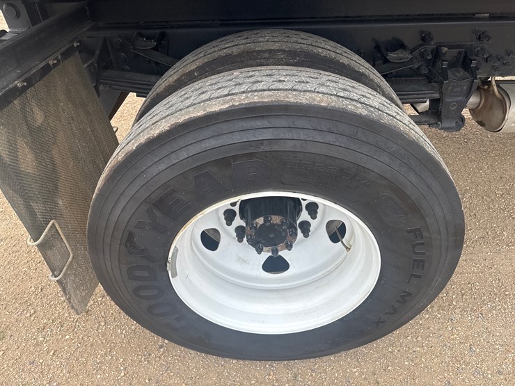 2025-ford-f650-image-17