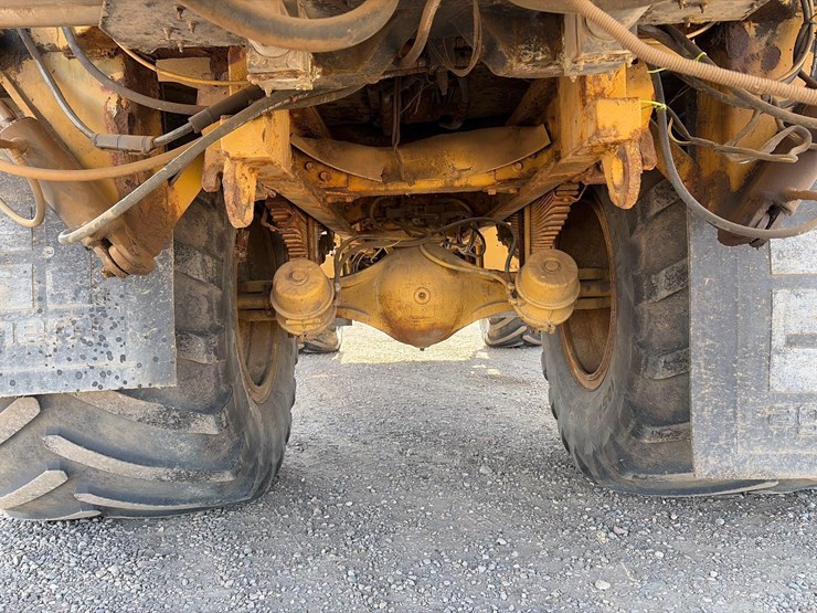 2006-agco-terragator-8104-image-17