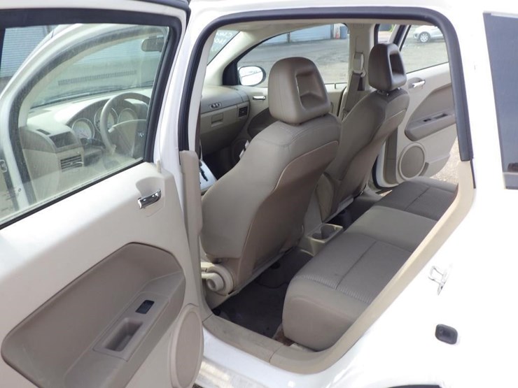 2009-dodge-caliber-image-8