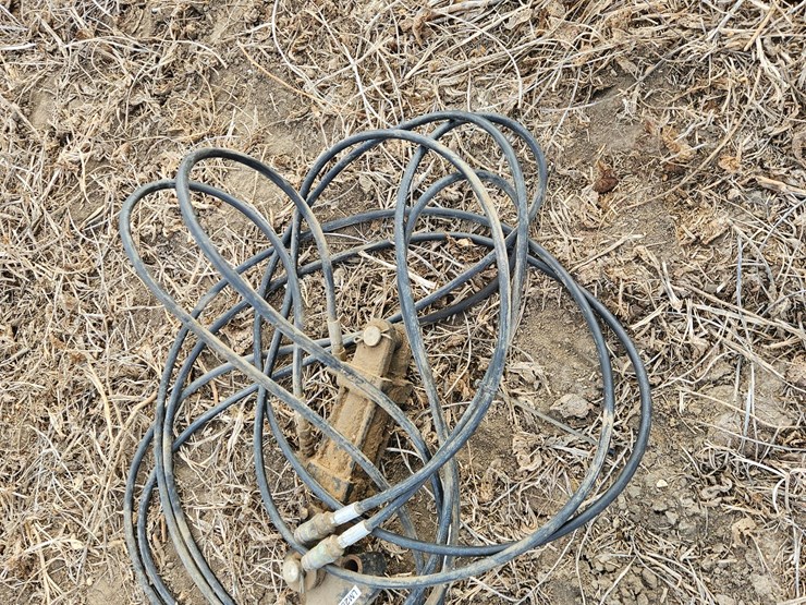 hydraulic-cylinder-&-hoses-image-3