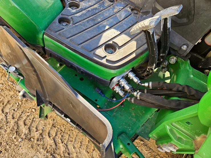 2018-john-deere-1025r-image-15