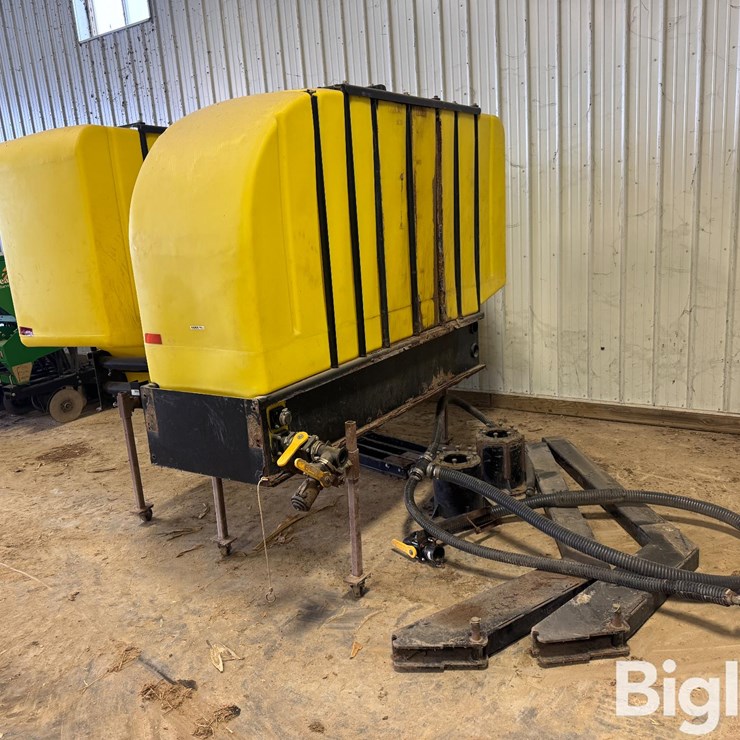 Demco Side Quest 500-Gal Saddle Tanks