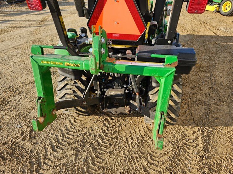 2018-john-deere-1025r-image-19