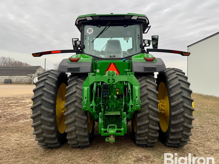 2021-john-deere-8r-370-image-6
