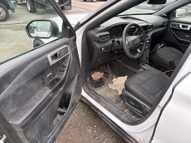 2020-ford-explorer-image-17