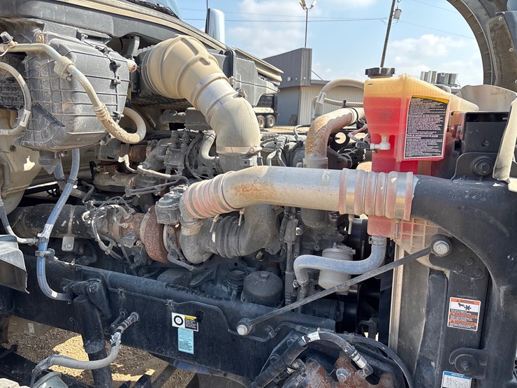 2023-kenworth-t880-image-17