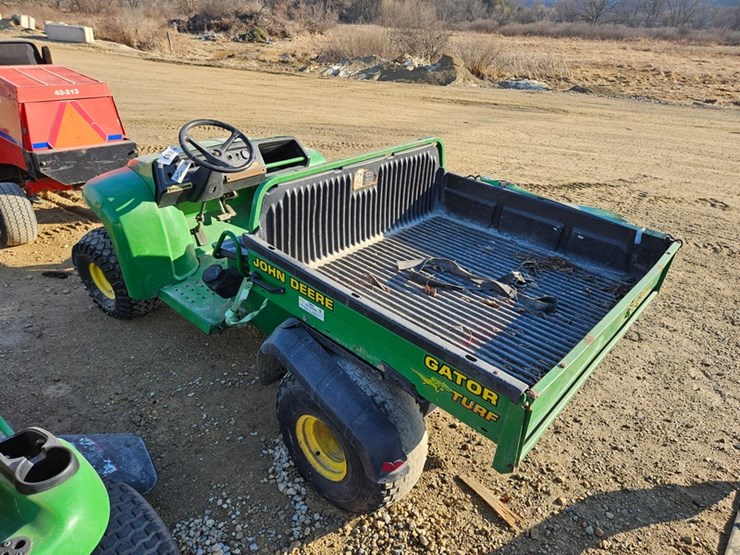 john-deere-turf-gator-image-3