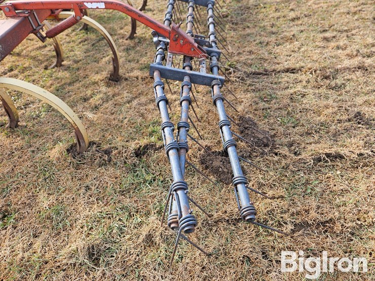 sunflower-12-shank-chisel-plow-image-11