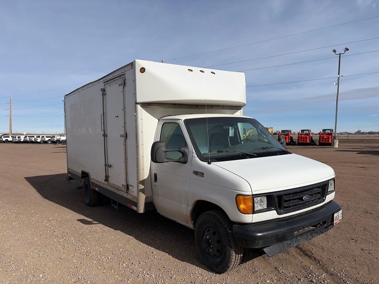 2003-ford-e450-image-2