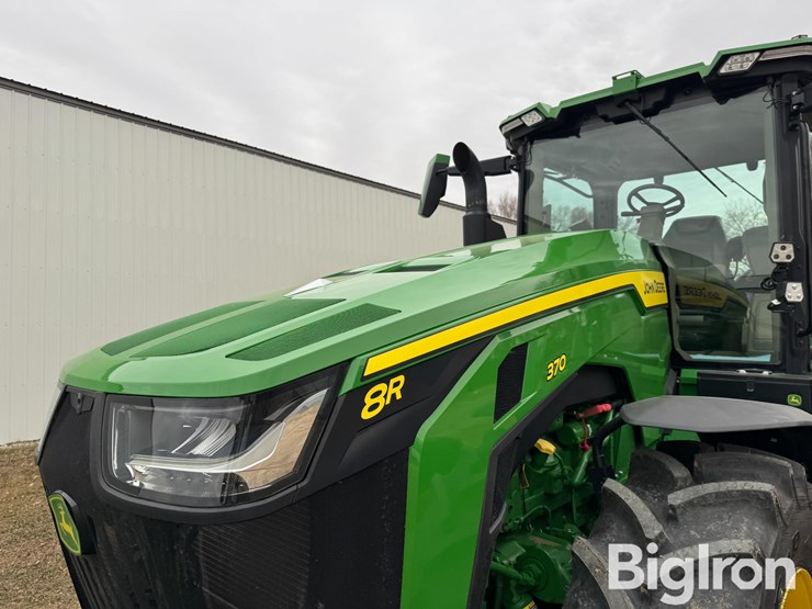 2021-john-deere-8r-370-image-13