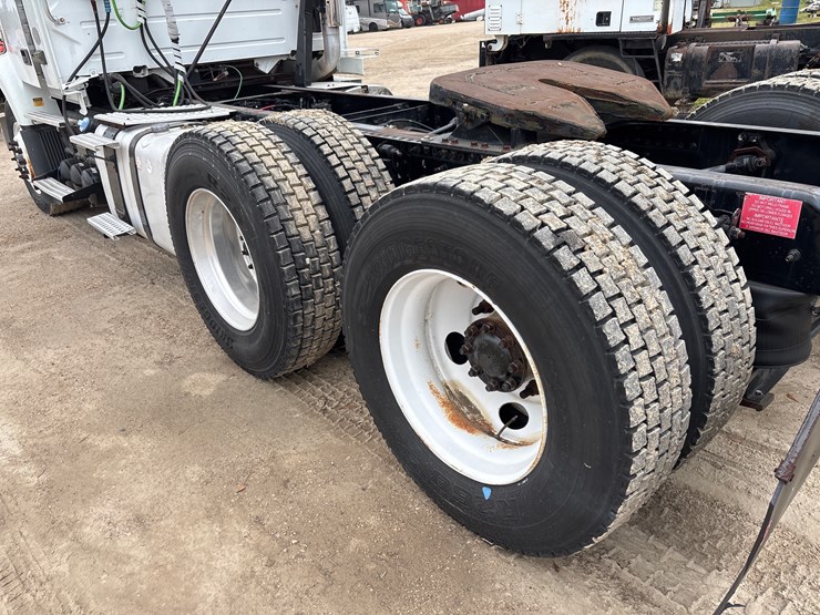 #213-•-2015-volvo-vnm-truck-tractor-image-6