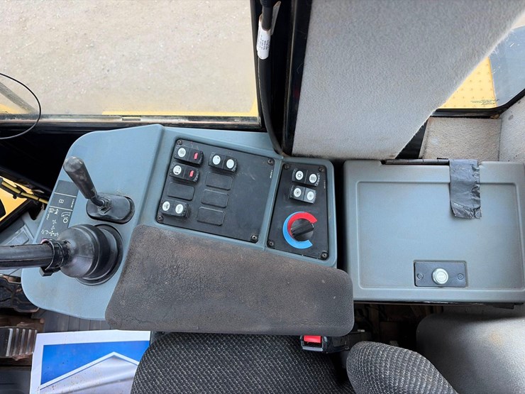 caterpillar-938h-image-17