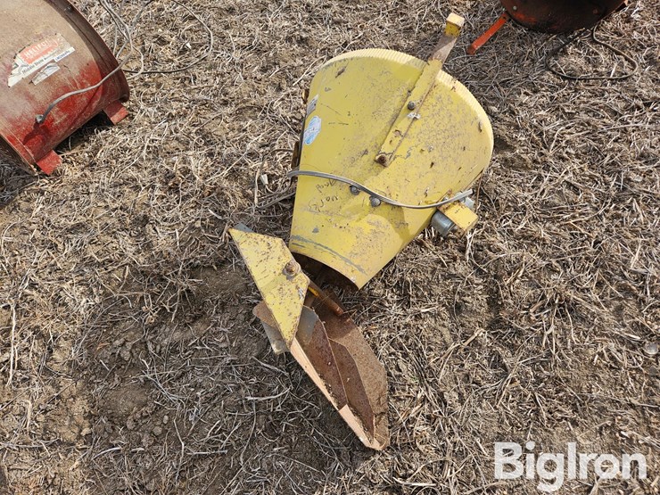 spread-all-a4e-2-bin-grain-spreader-image-1