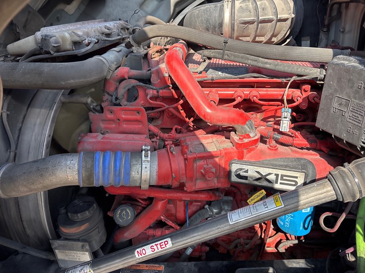 #212-•-2020-volvo-truck-tractor-image-16