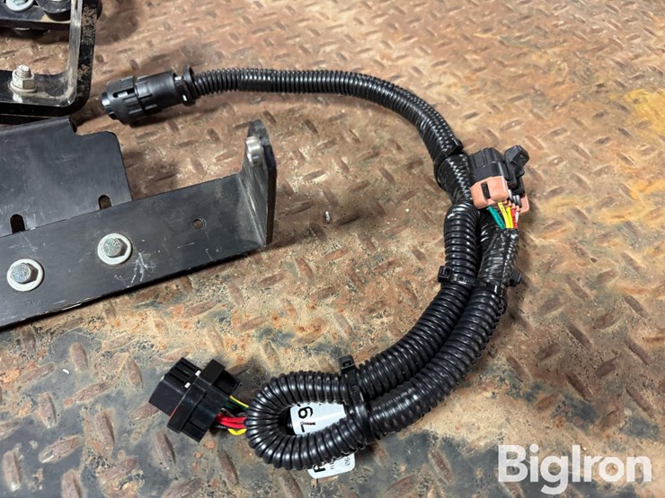 tractor-monitor-brackets-&-2630-harness-image-9