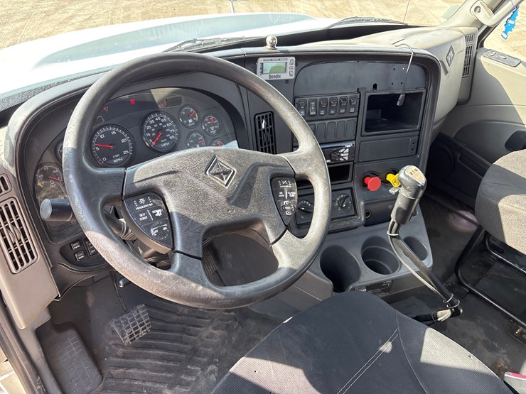 2016-international-prostar-image-9