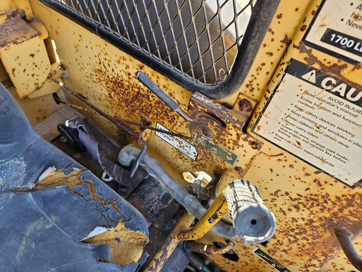 new-holland-l555-image-10