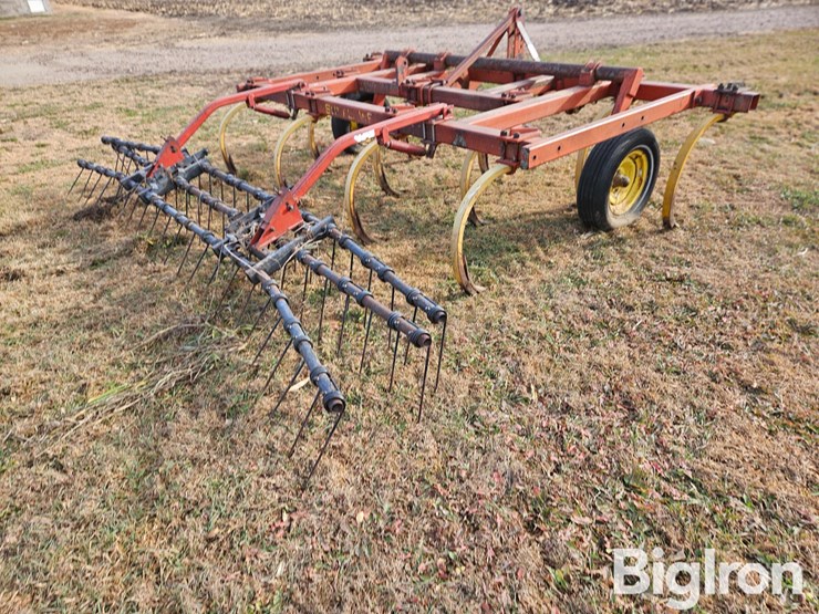 sunflower-12-shank-chisel-plow-image-5