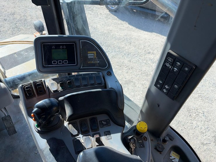 2006-agco-terragator-8104-image-22