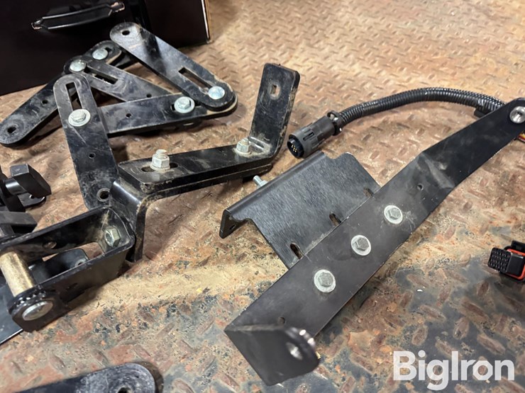 tractor-monitor-brackets-&-2630-harness-image-8