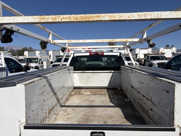 2016-chevrolet-2500-image-25