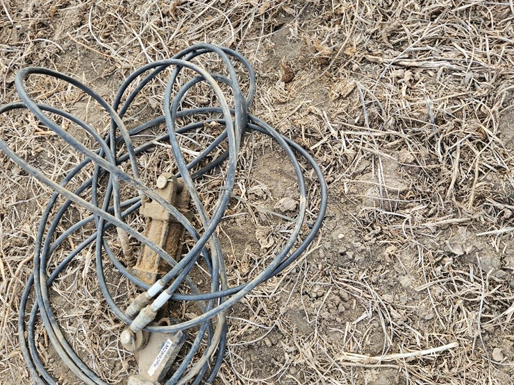 hydraulic-cylinder-&-hoses-image-4