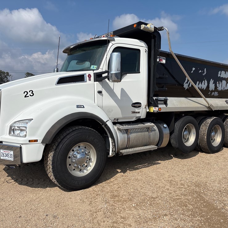 2023 KENWORTH T880