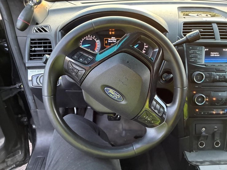 2016-ford-explorer-image-13