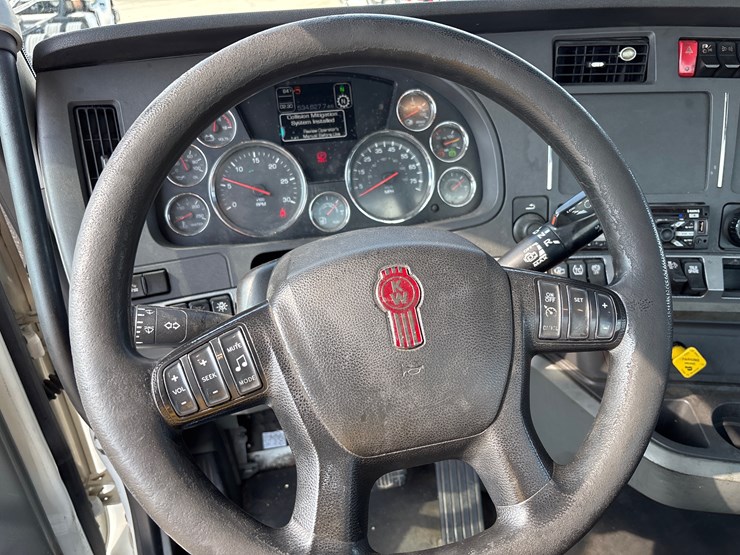 2020-kenworth-t680-image-11