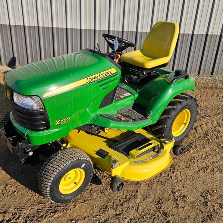 2012 JOHN DEERE X720