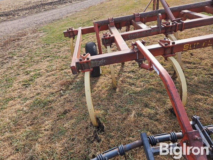 sunflower-12-shank-chisel-plow-image-14