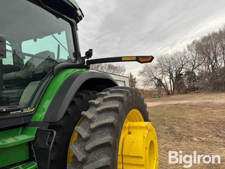 2021-john-deere-8r-370-image-19