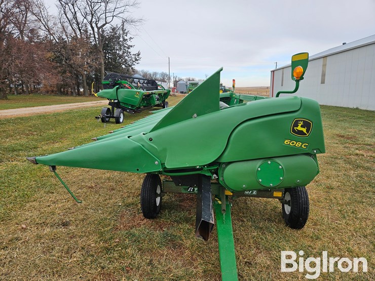 2017-john-deere-608c-image-8