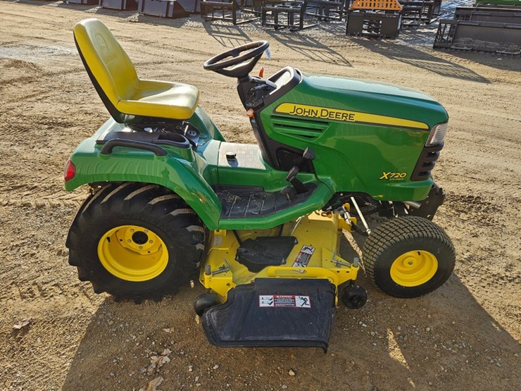 2012-john-deere-x720-image-6