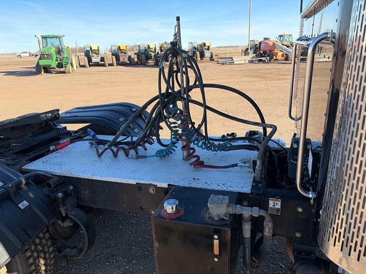 2007-peterbilt-379-image-11