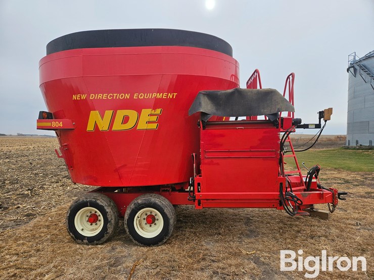 new-direction-804-series-4-vertical-feed-mixer-wagon-w/scale-image-4