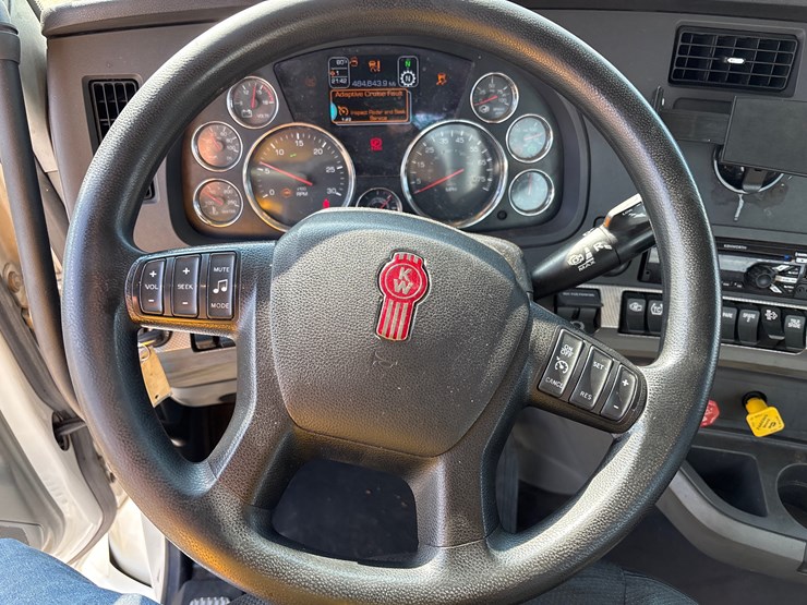 2006-kenworth-t680-image-11