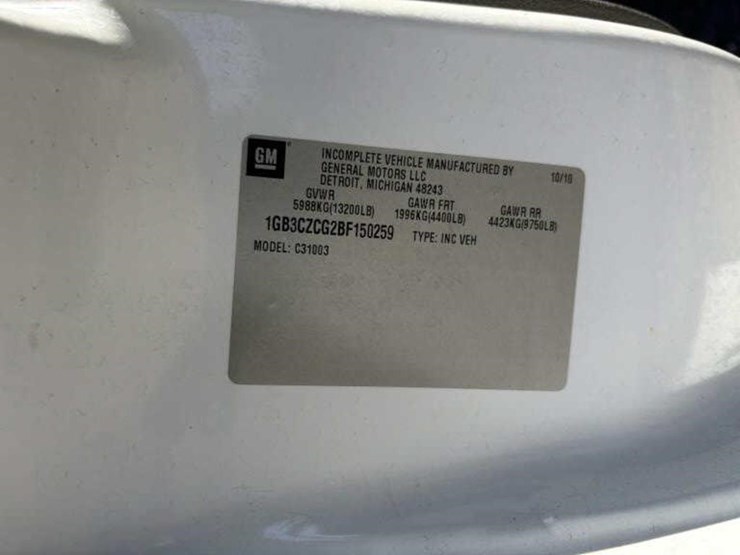 2011-chevrolet-3500-image-19