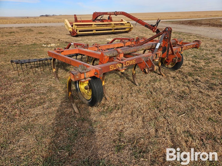 sunflower-12-shank-chisel-plow-image-3